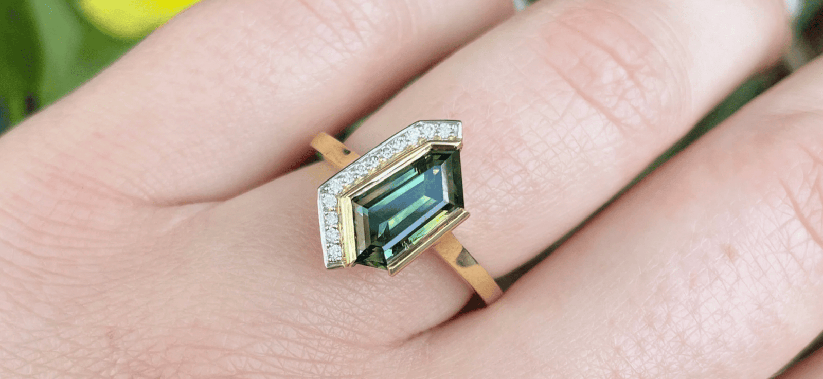 What are Asymmetrical Engagement Rings?