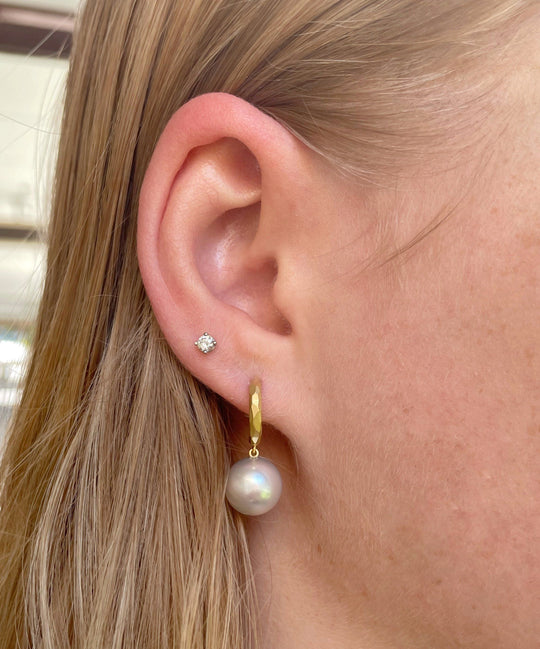 "Helmi" White Pearl & Yellow Gold Hoop Earrings