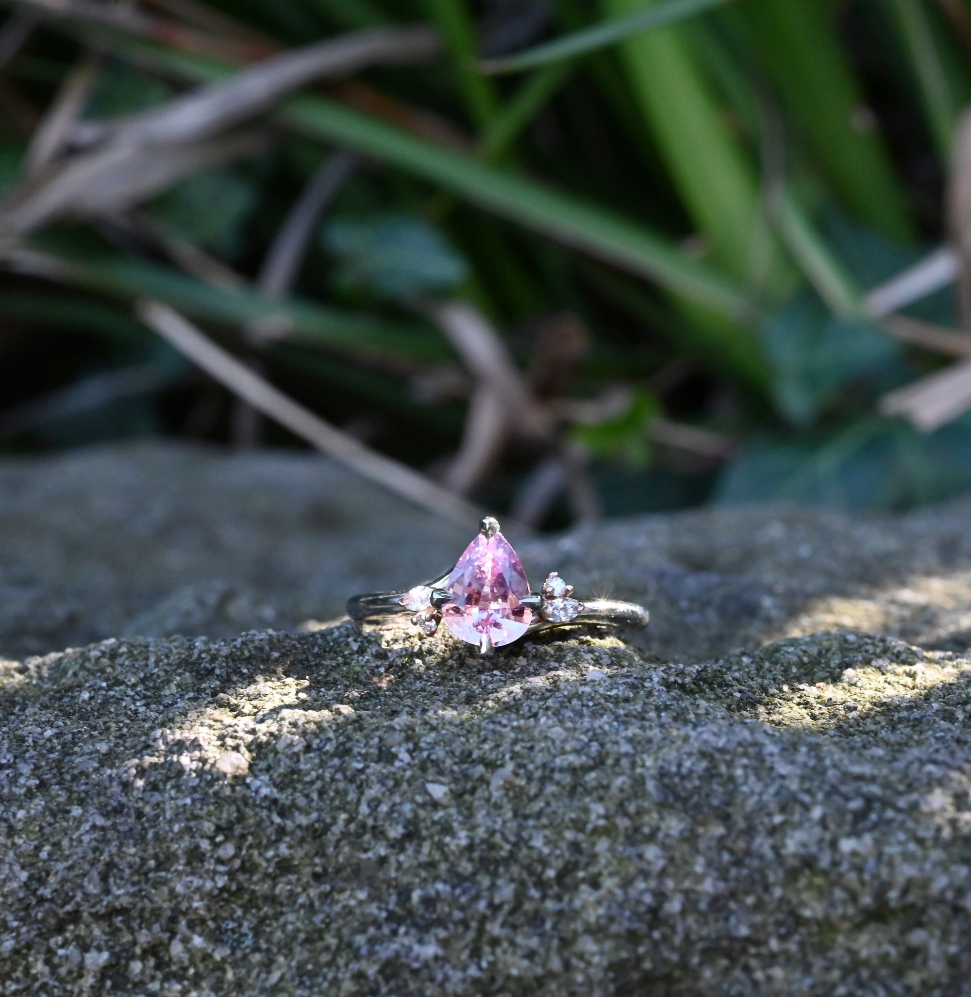 ‘Mistral’ 1.08ct Pink Sapphire Platinum Ring 