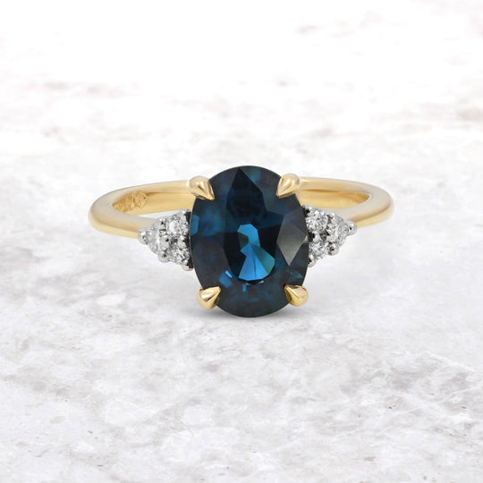 ‘MiMi’ 2.31ct Oval-cut Blue Australian Sapphire 18ct Yellow Gold Ring