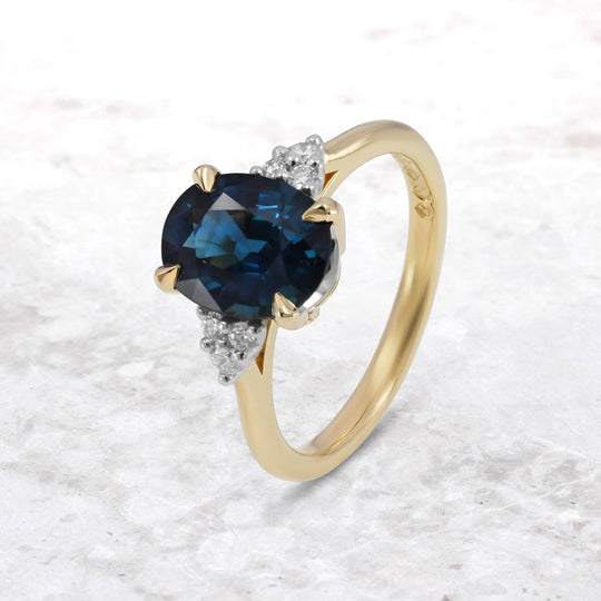 ‘MiMi’ 2.31ct Oval-cut Blue Australian Sapphire 18ct Yellow Gold Ring 