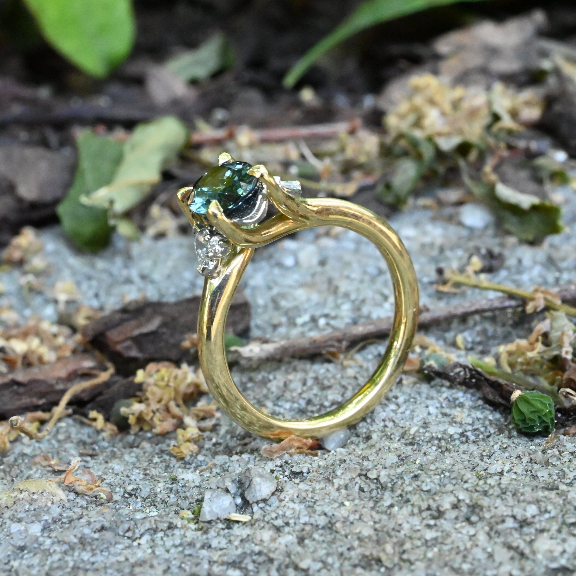 ‘Gumleaf Lily’ 1.40ct Oval-cut Australian Parti Sapphire &amp; Diamond Ring 