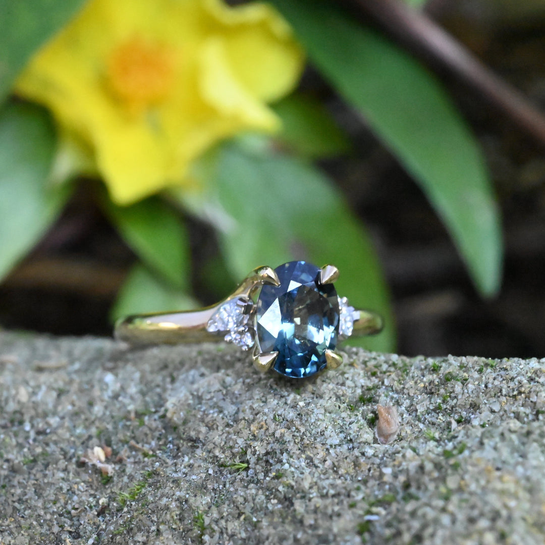 ‘Gumleaf Lily’ 1.40ct Oval-cut Australian Parti Sapphire & Diamond Ring 